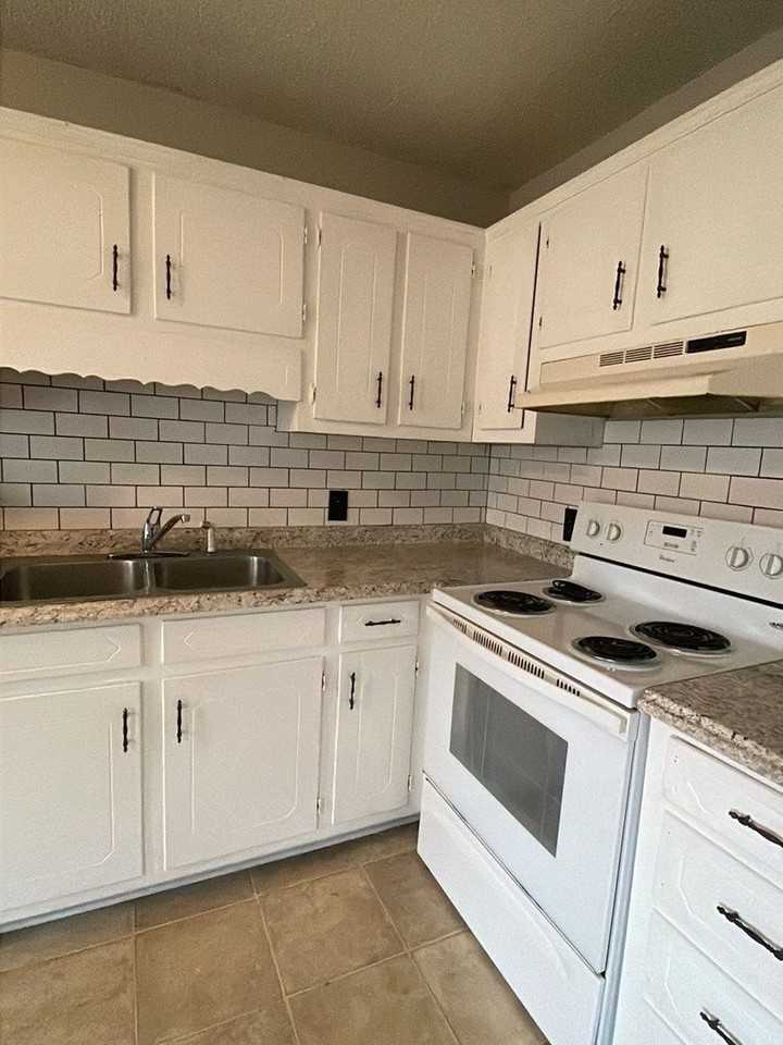 203 North Electra Street - Photo 3 of 8