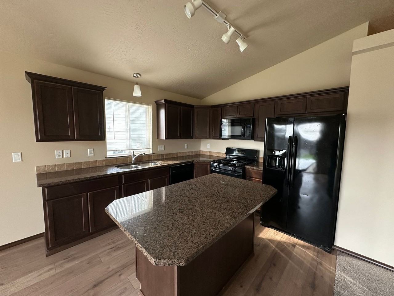 7810 W Kayak Ct - Photo 4 of 15