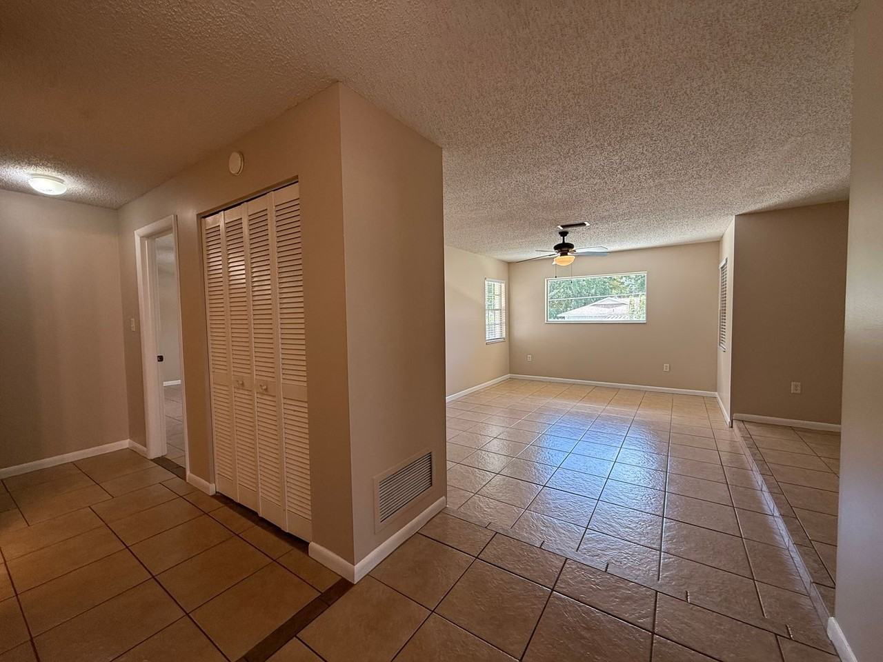 210 Se 53rd Ct - Photo 6 of 32