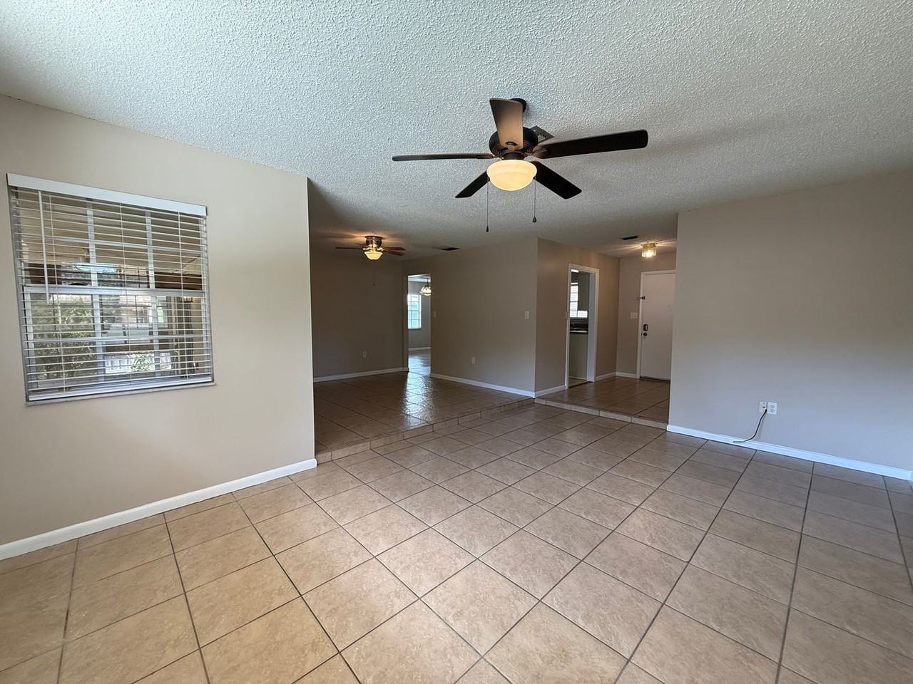 210 Se 53rd Ct - Photo 7 of 32