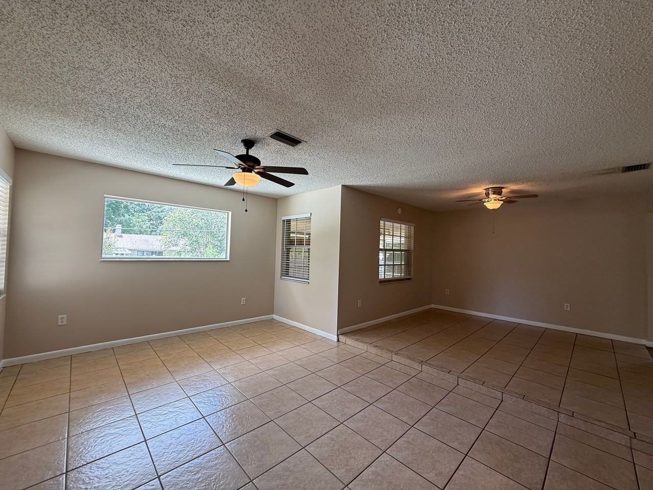 210 Se 53rd Ct - Photo 7 of 28