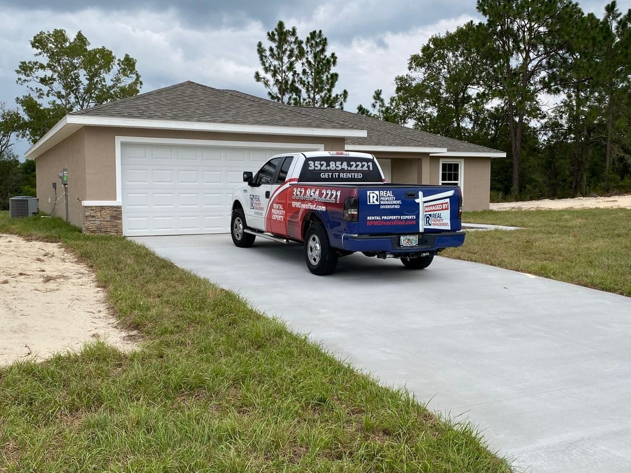 745 Marion Oaks Mnr - Photo 2 of 34