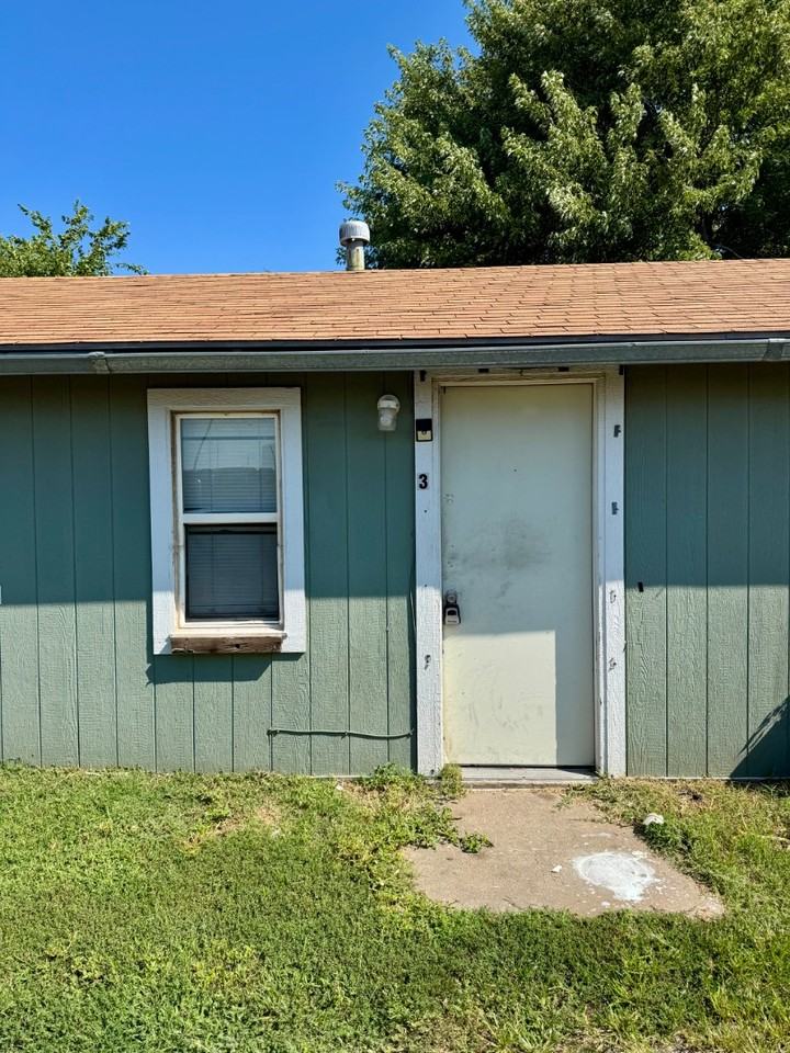 604 N Main St - Photo 2 of 12