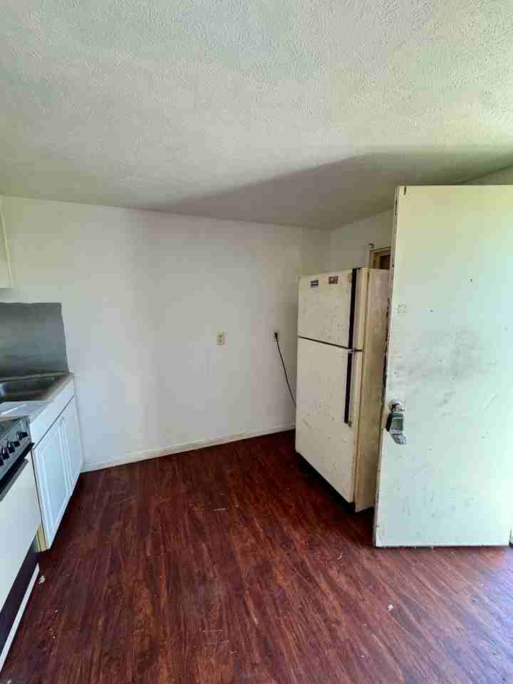 604 N Main St - Photo 6 of 12