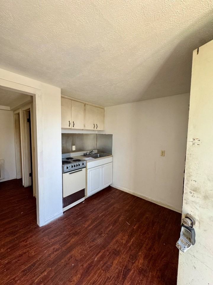 604 N Main St - Photo 7 of 12