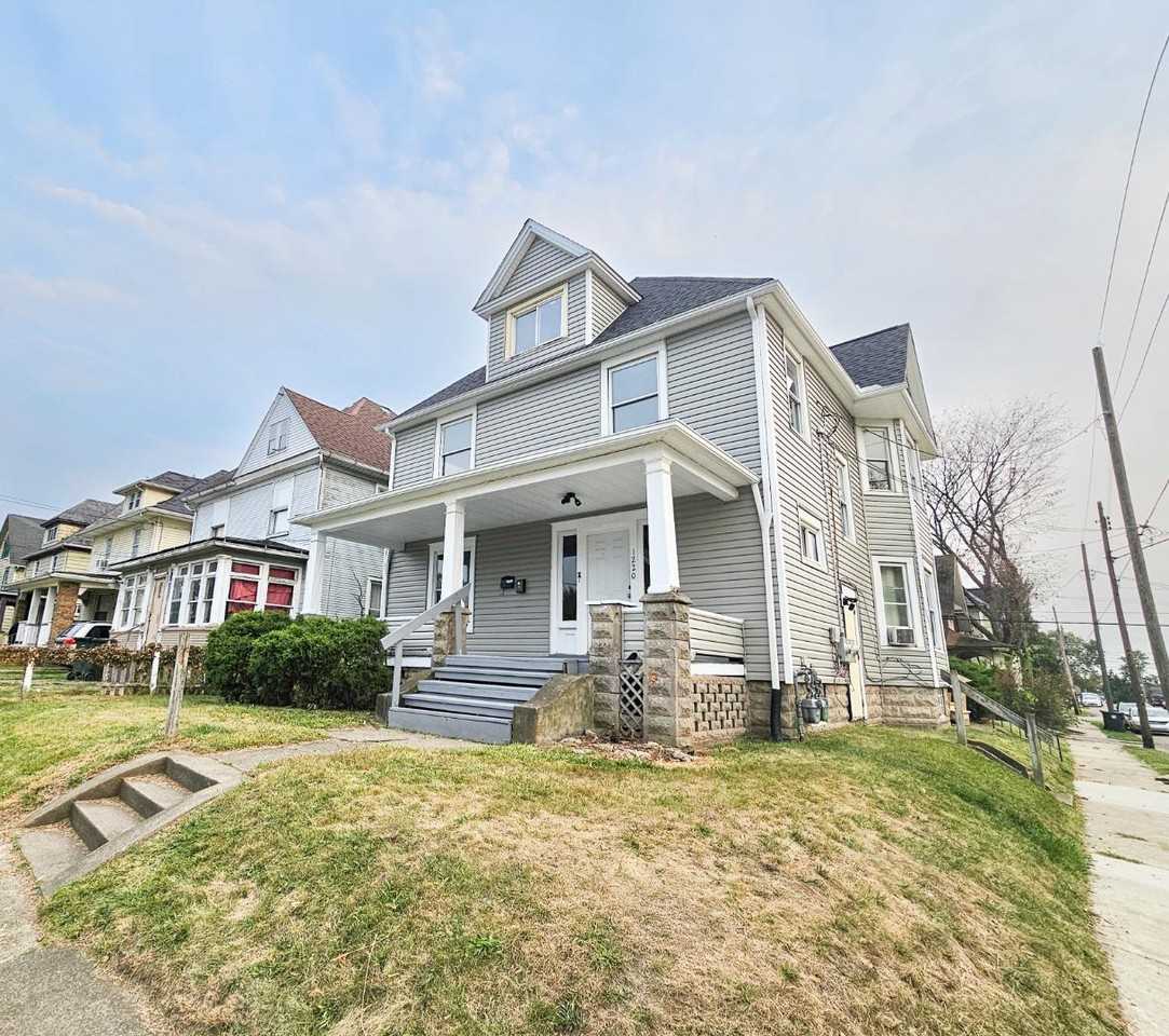 1220 8th St NW - Photo 2 of 10