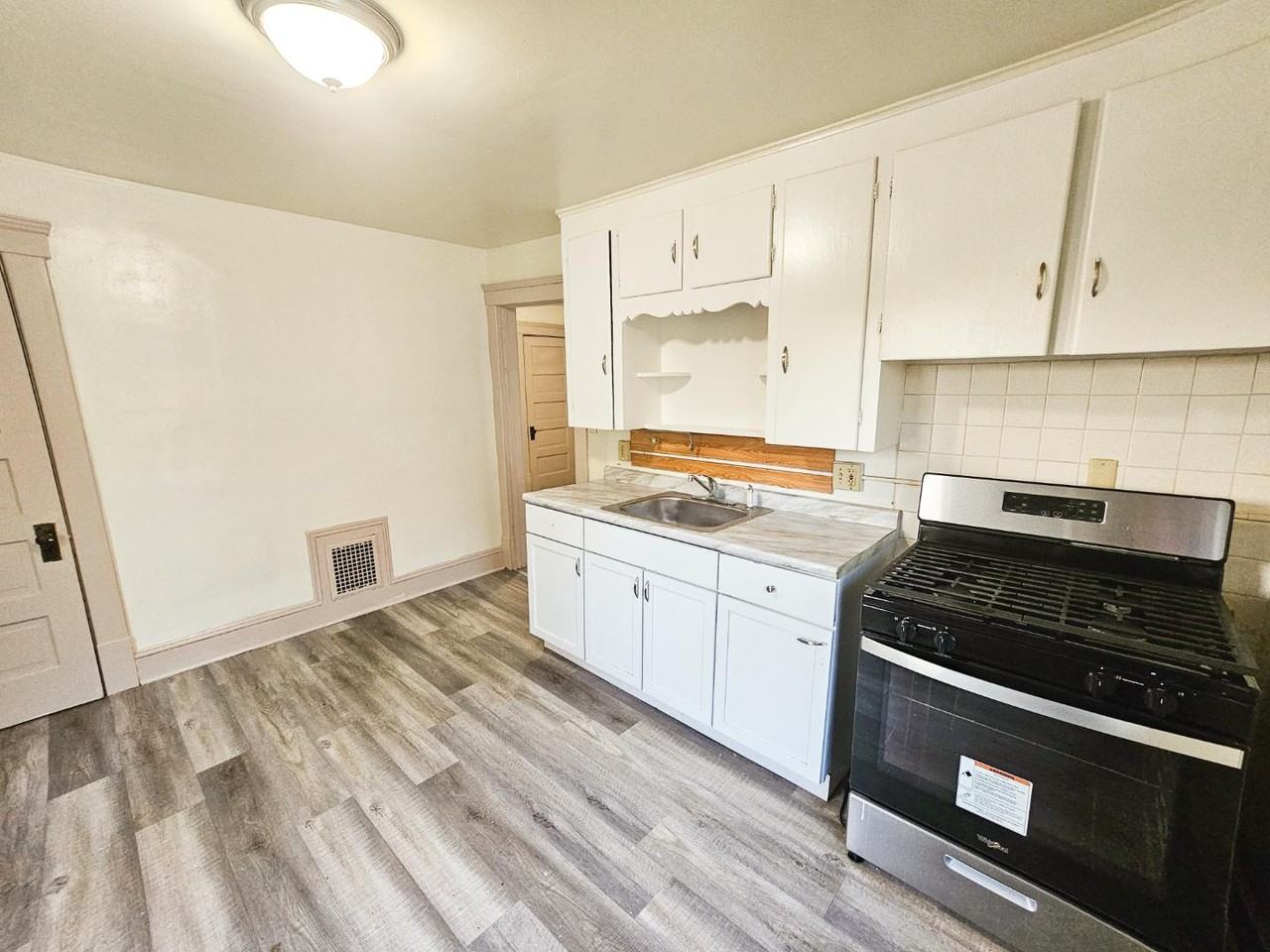 1220 8th St NW - Photo 3 of 10