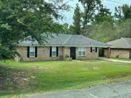 featured image of 4013 Swim Club Ln