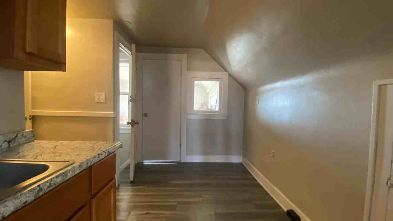 19814 Shawnee Ave - Photo 5 of 11