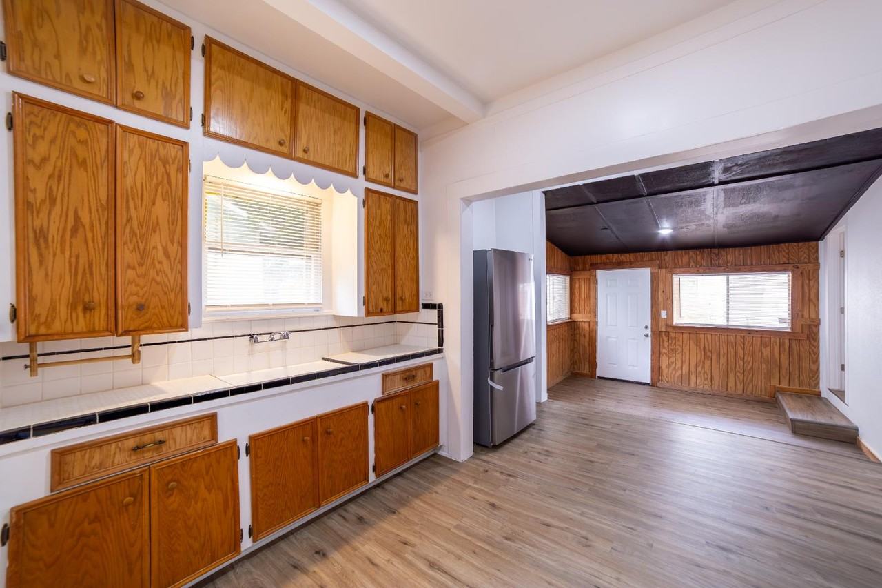 1927 Lee Hall - Photo 4 of 10