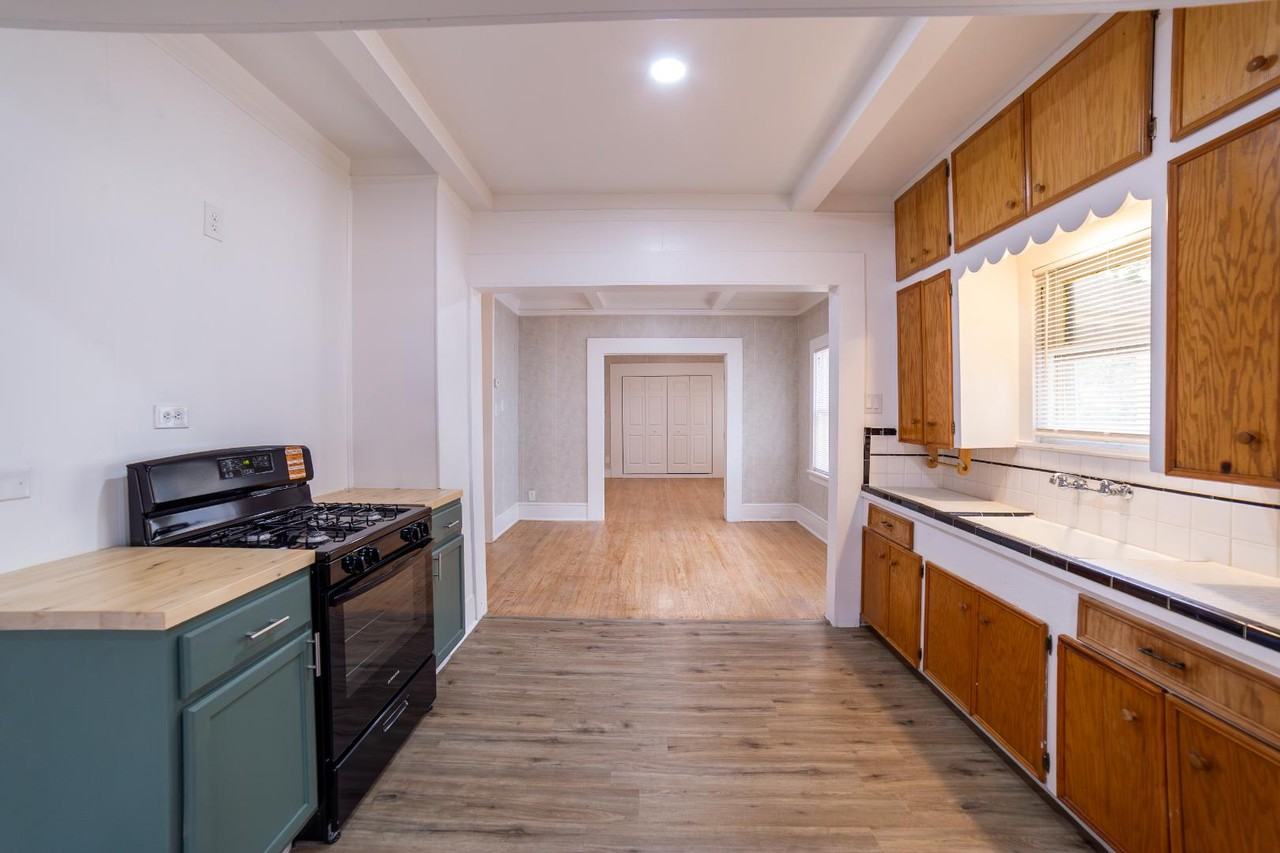 1927 Lee Hall - Photo 5 of 10