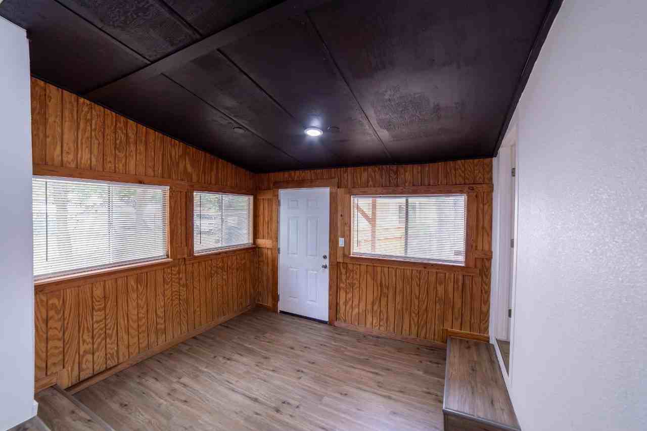 1927 Lee Hall - Photo 6 of 10