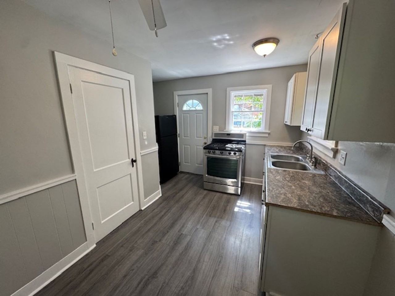 305 W Creighton Ave - Photo 3 of 6