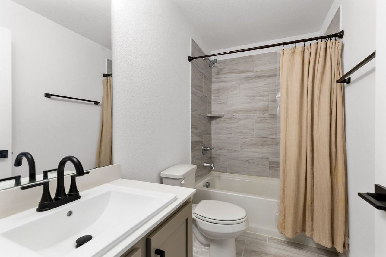 1227 Stockton Trl - Photo 5 of 36