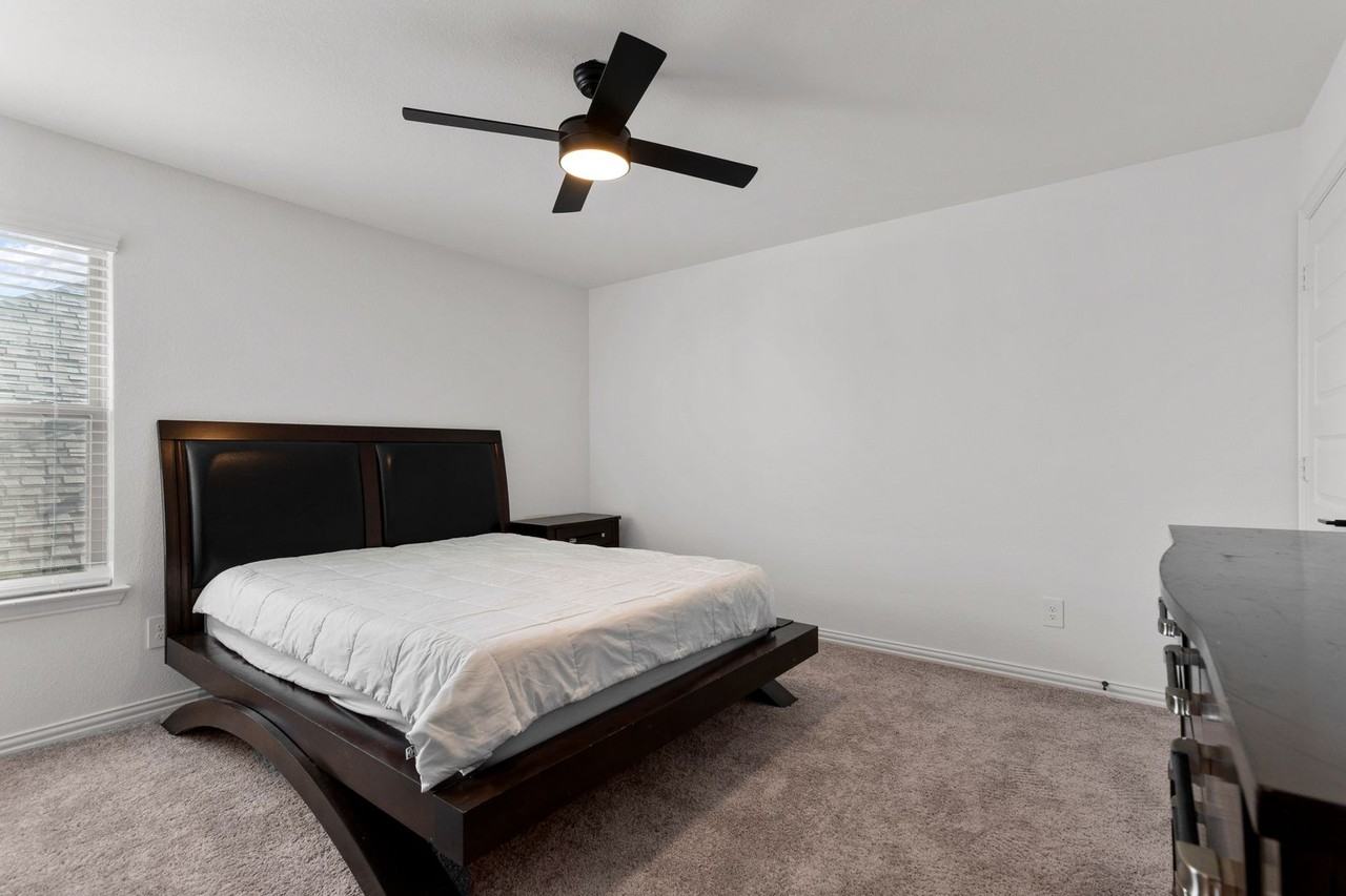 1227 Stockton Trl - Photo 6 of 36