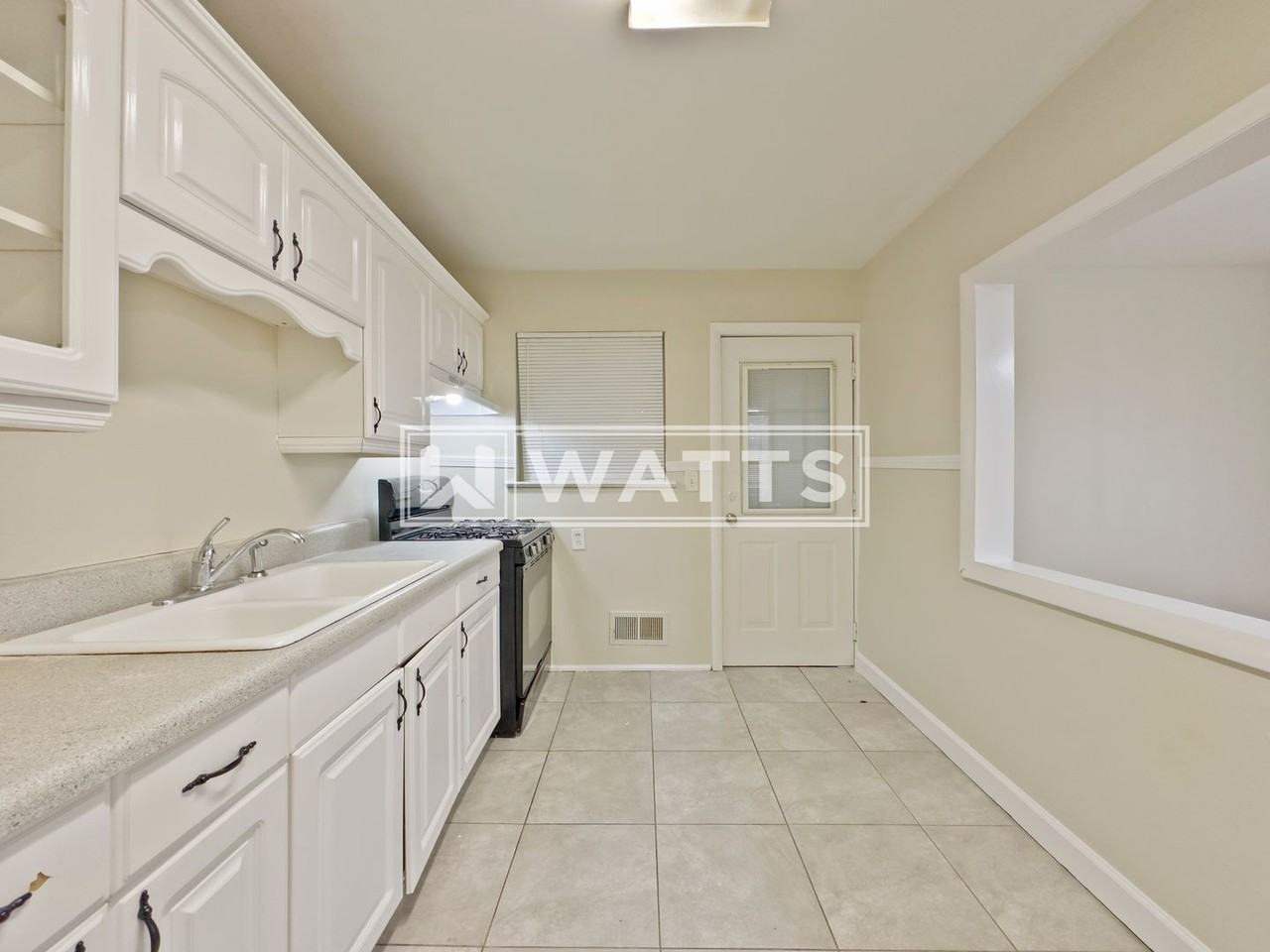 928 Broad St - Photo 4 of 9