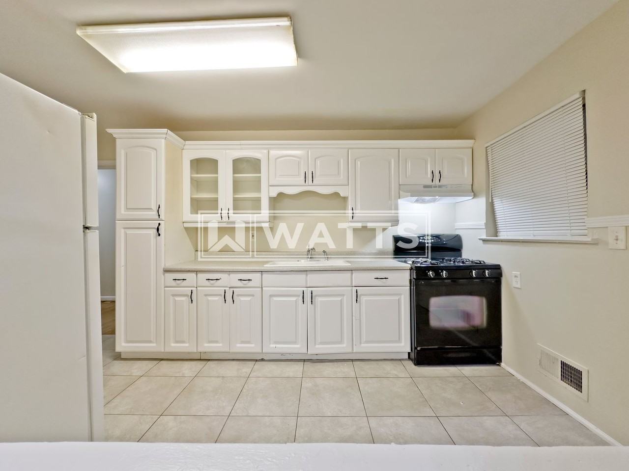 928 Broad St - Photo 5 of 9