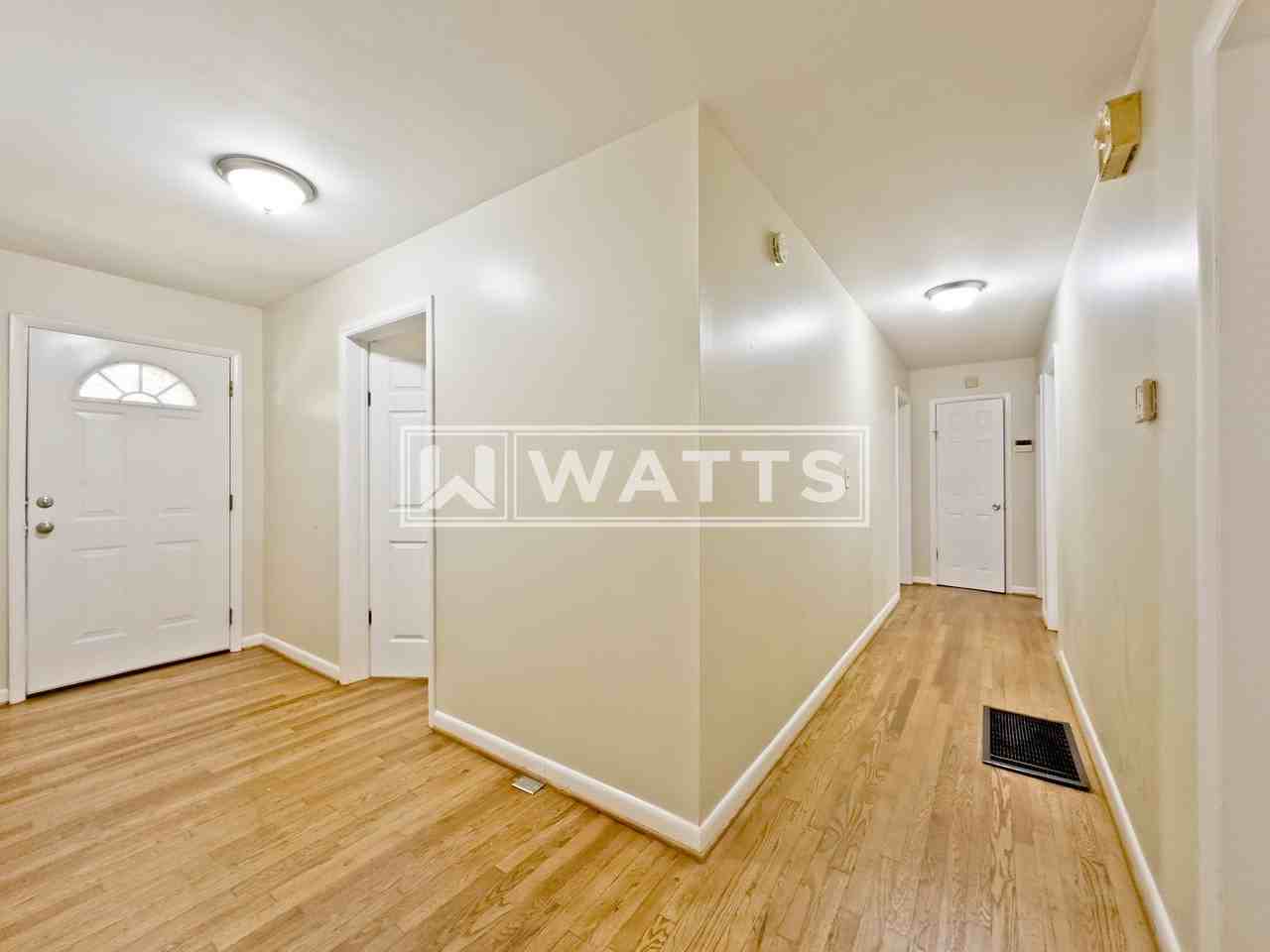 928 Broad St - Photo 6 of 9