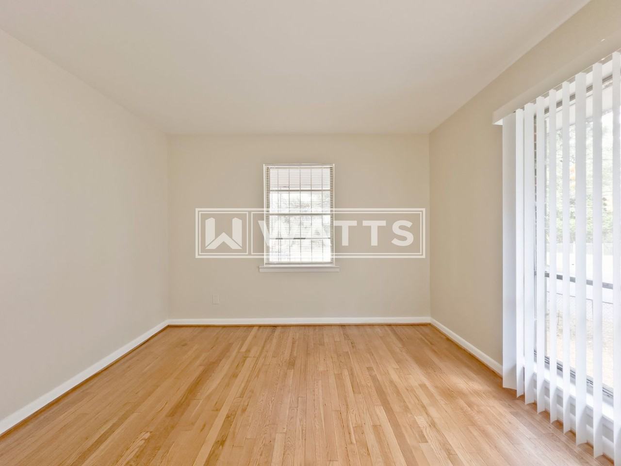 928 Broad St - Photo 7 of 9