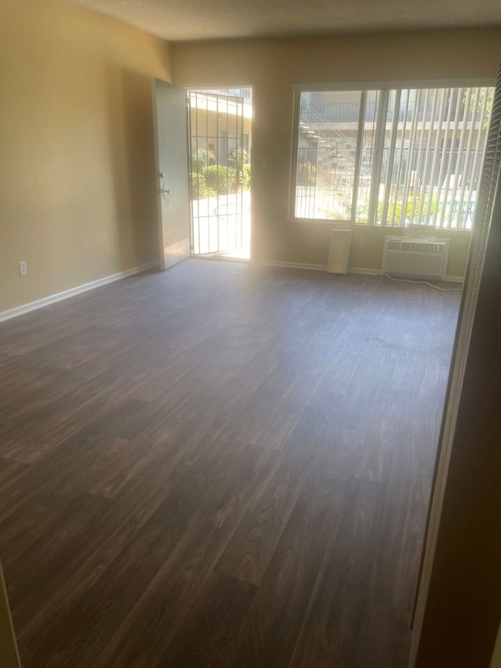 Courtyard Gardens Apartments - Photo 4 of 19