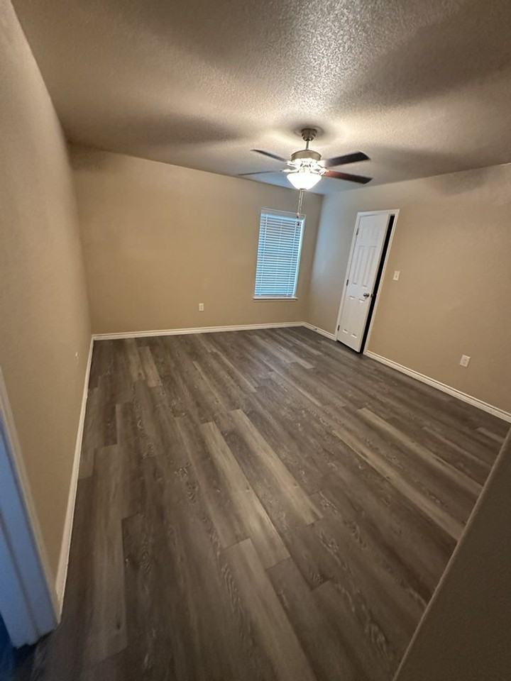 1010 Zora Dr #B - Photo 2 of 20