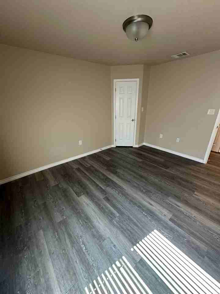 1010 Zora Dr #B - Photo 4 of 20