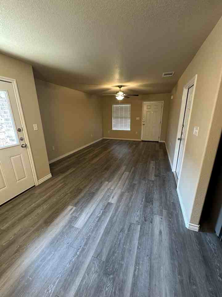 1010 Zora Dr #B - Photo 6 of 20