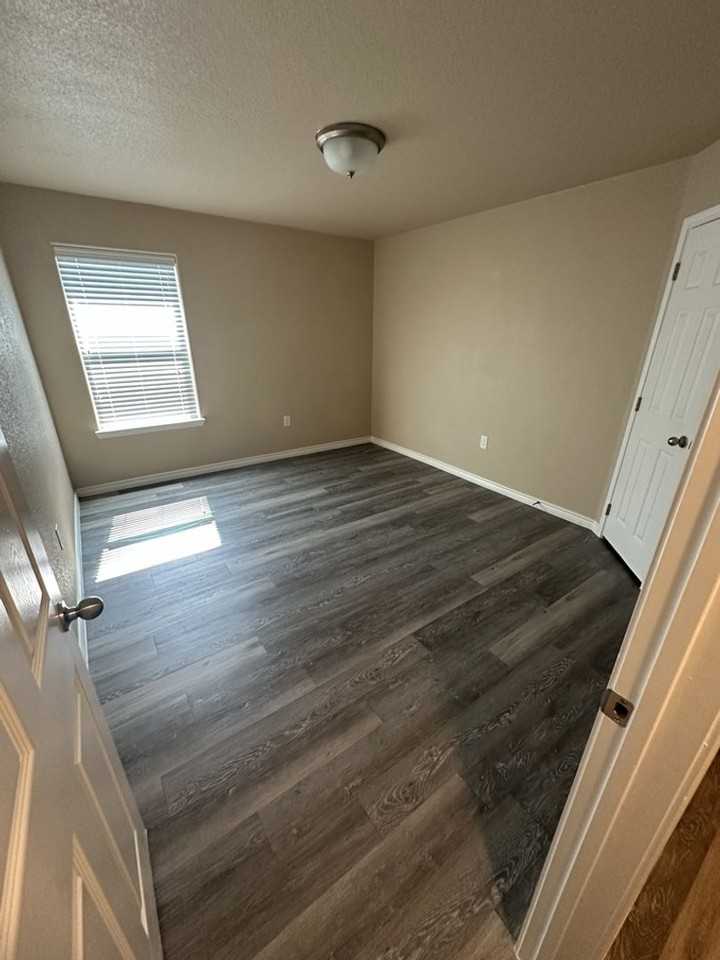 1010 Zora Dr #B - Photo 7 of 20