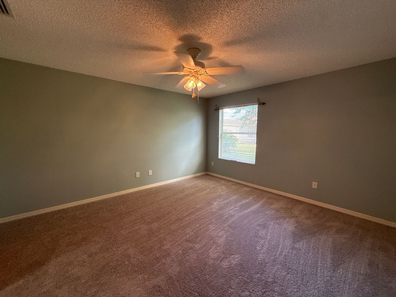 2204 Crawford Ct - Photo 5 of 21