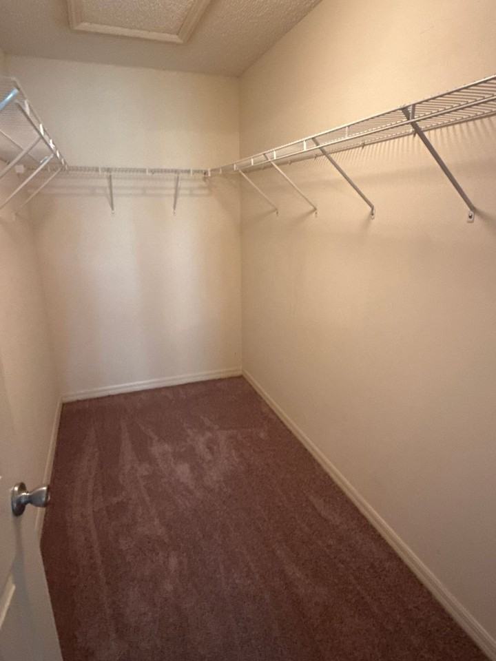 2204 Crawford Ct - Photo 7 of 21