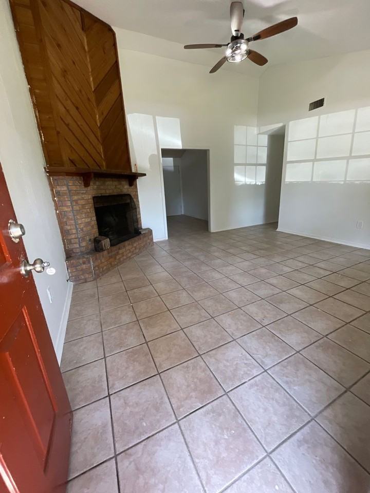 4326 Kristin Dr - Photo 2 of 7