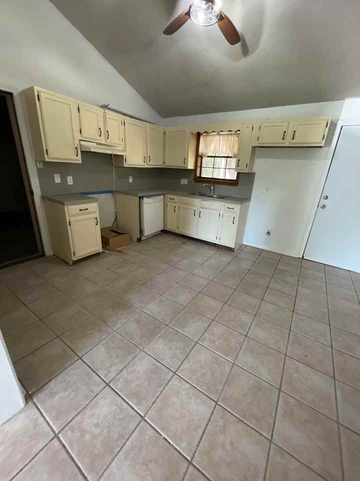 4326 Kristin Dr - Photo 3 of 7