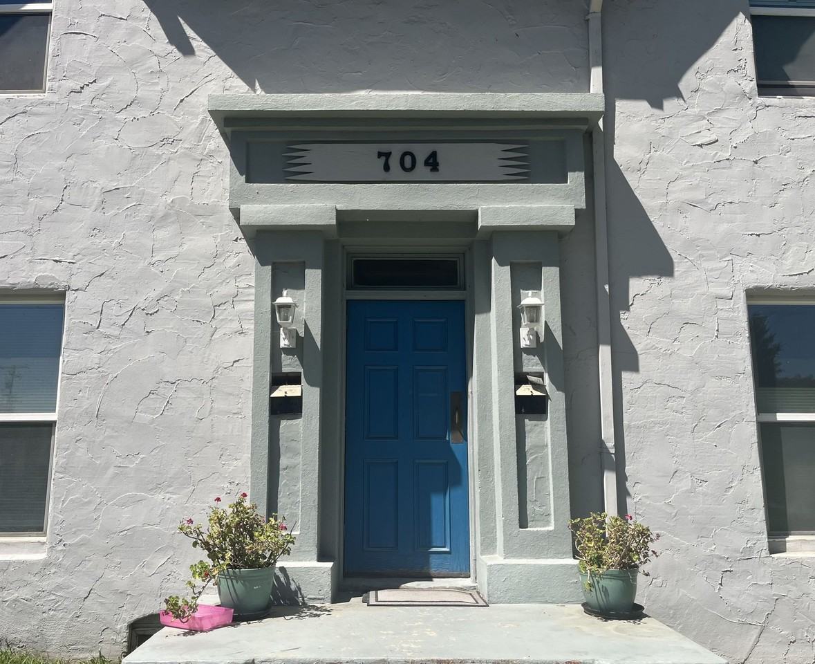 704 S Howard St #B - Photo 5 of 35