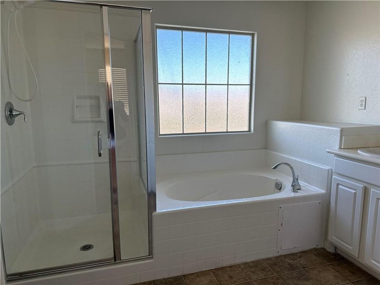 7760 Vestibule Ct - Photo 3 of 17