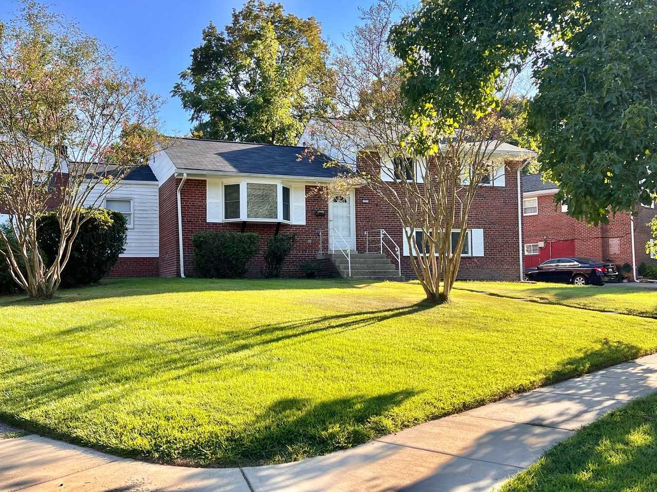 12215 Hunters Ln - Photo 2 of 27