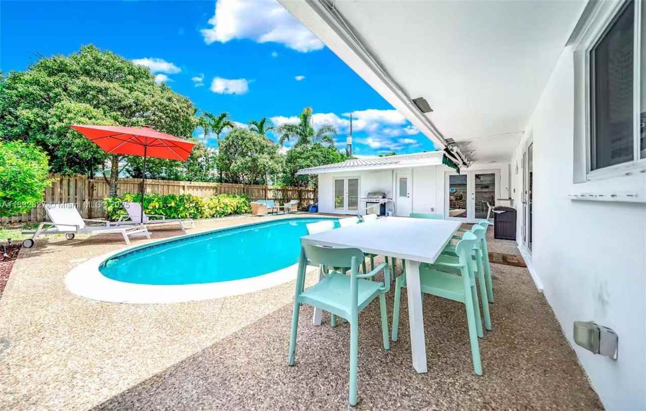 421 Sw 22nd Ave - Photo 2 of 29