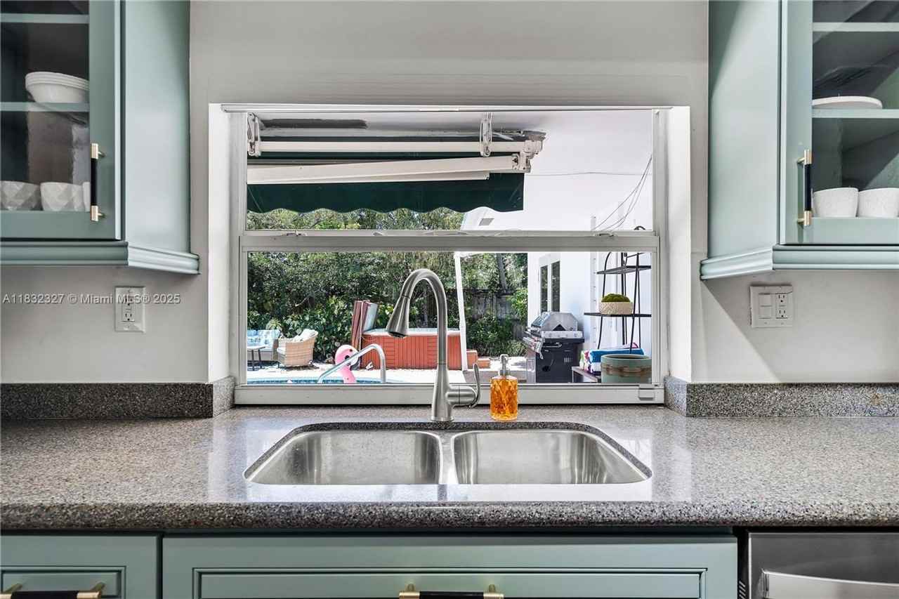 421 Sw 22nd Ave - Photo 5 of 29