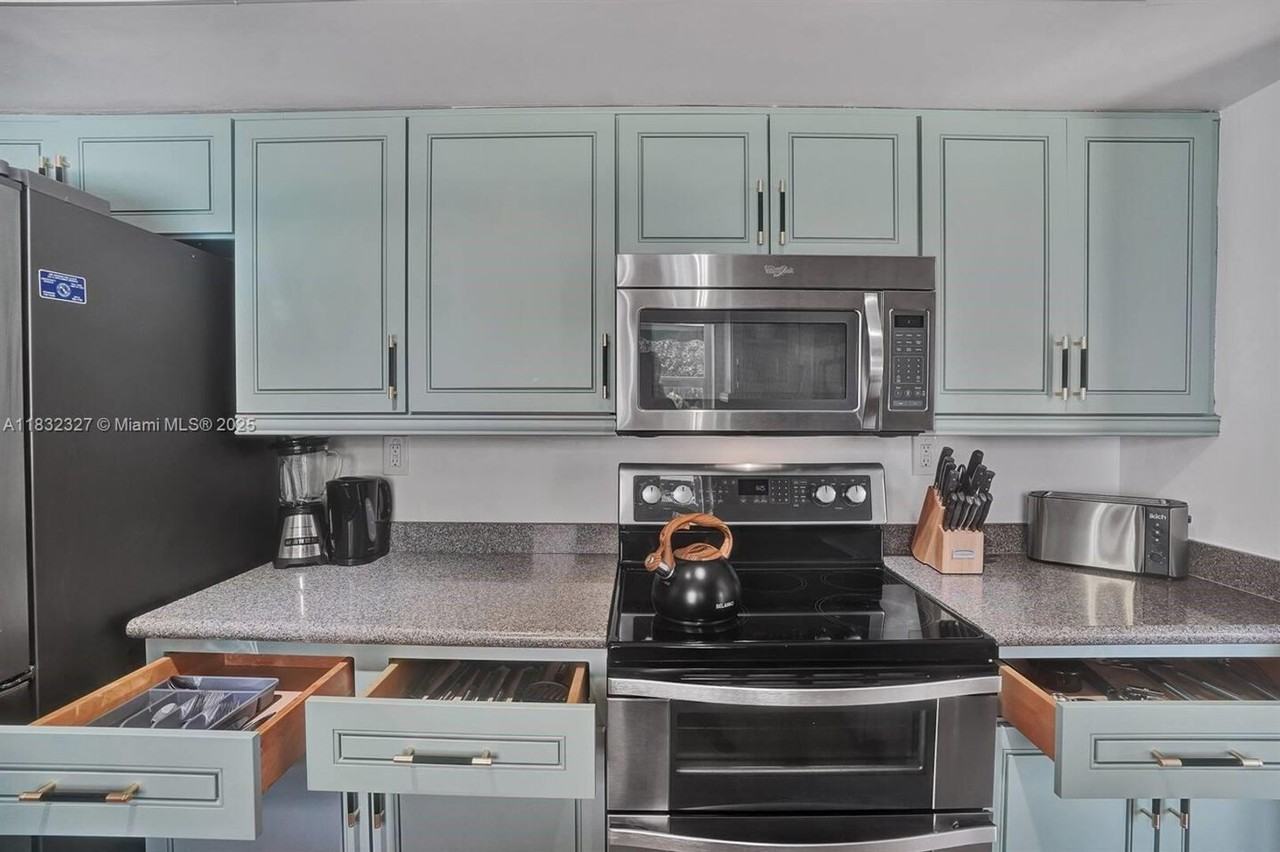 421 Sw 22nd Ave - Photo 7 of 29