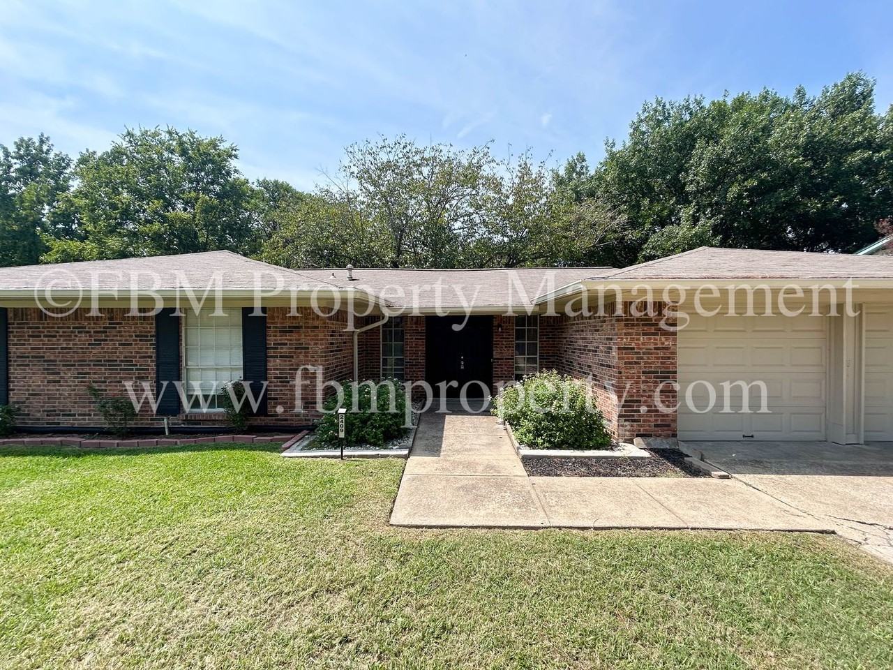 2409 Linda Dr - Photo 2 of 41