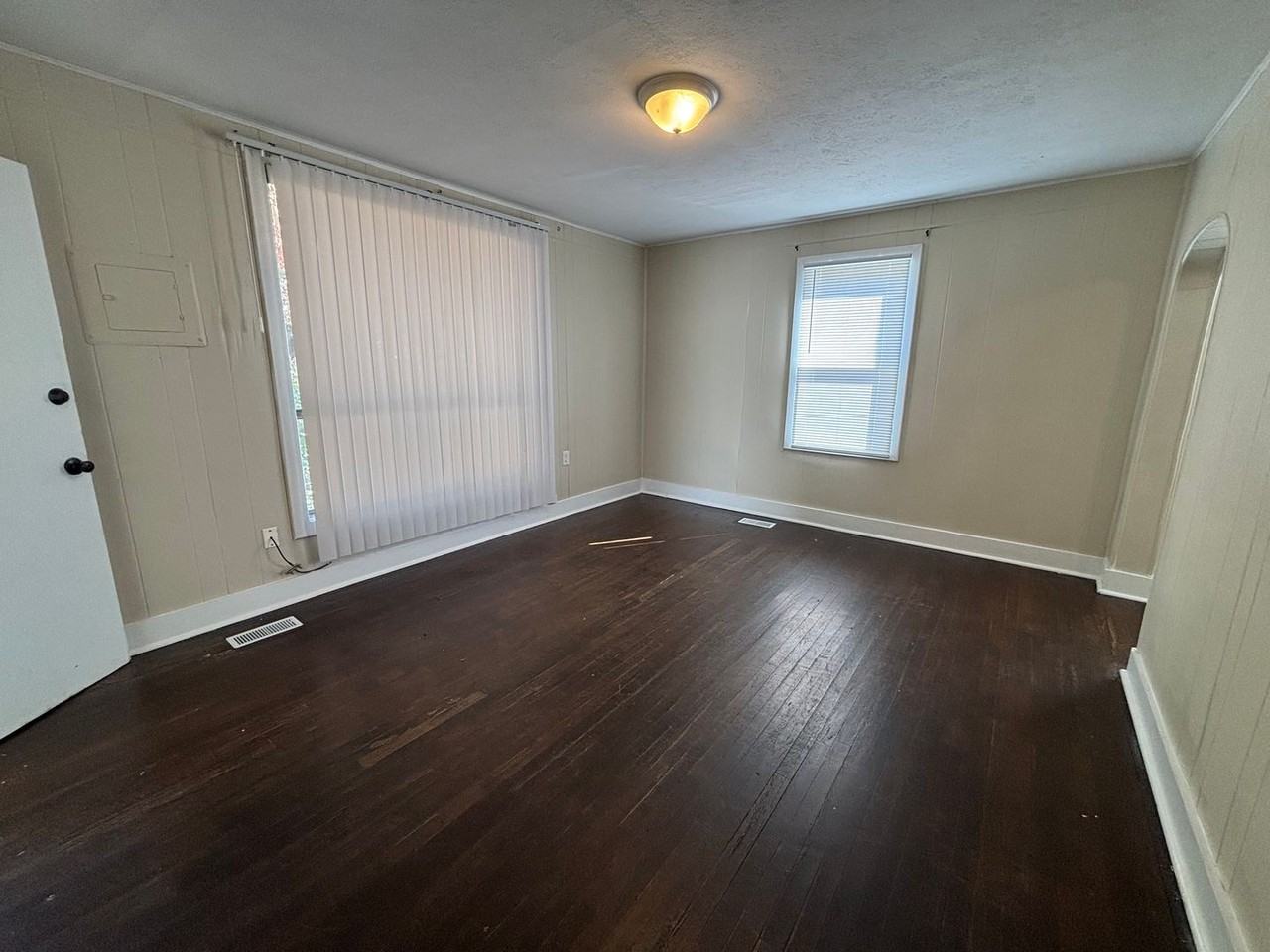 1028 E Blaine St - Photo 3 of 18