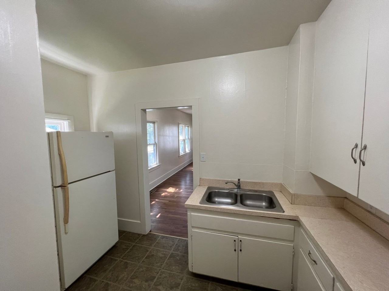 218 W Spruce St - Photo 5 of 10