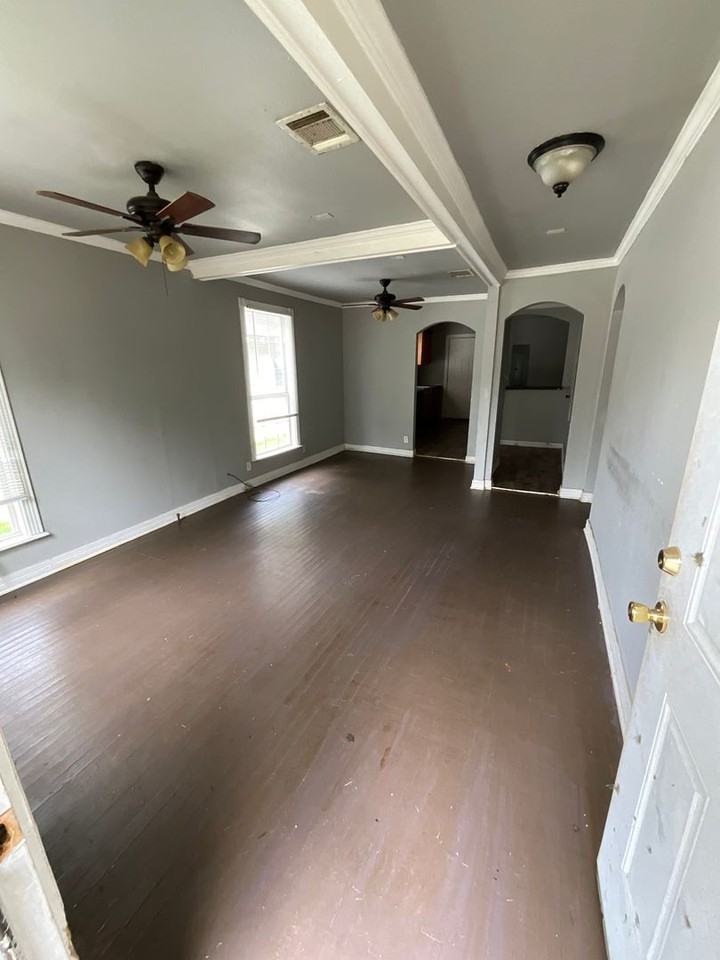 1422 Grigsby St - Photo 2 of 10