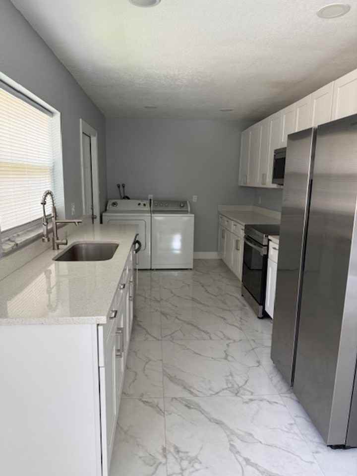 823 W Concord St - Photo 2 of 11