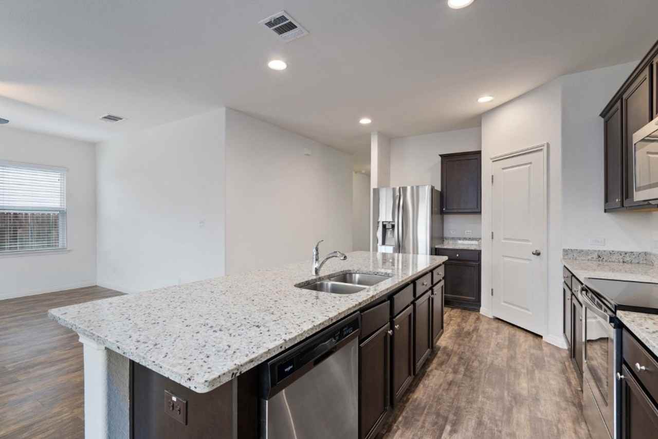 13904 Mark Christopher Way - Photo 7 of 28