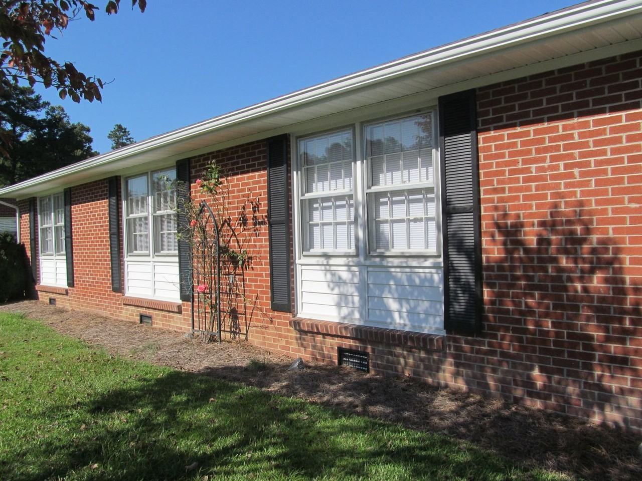 1806 John Small Ave - Photo 3 of 12