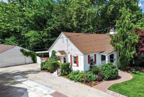 featured image of 3205 W Crescent Rim Dr