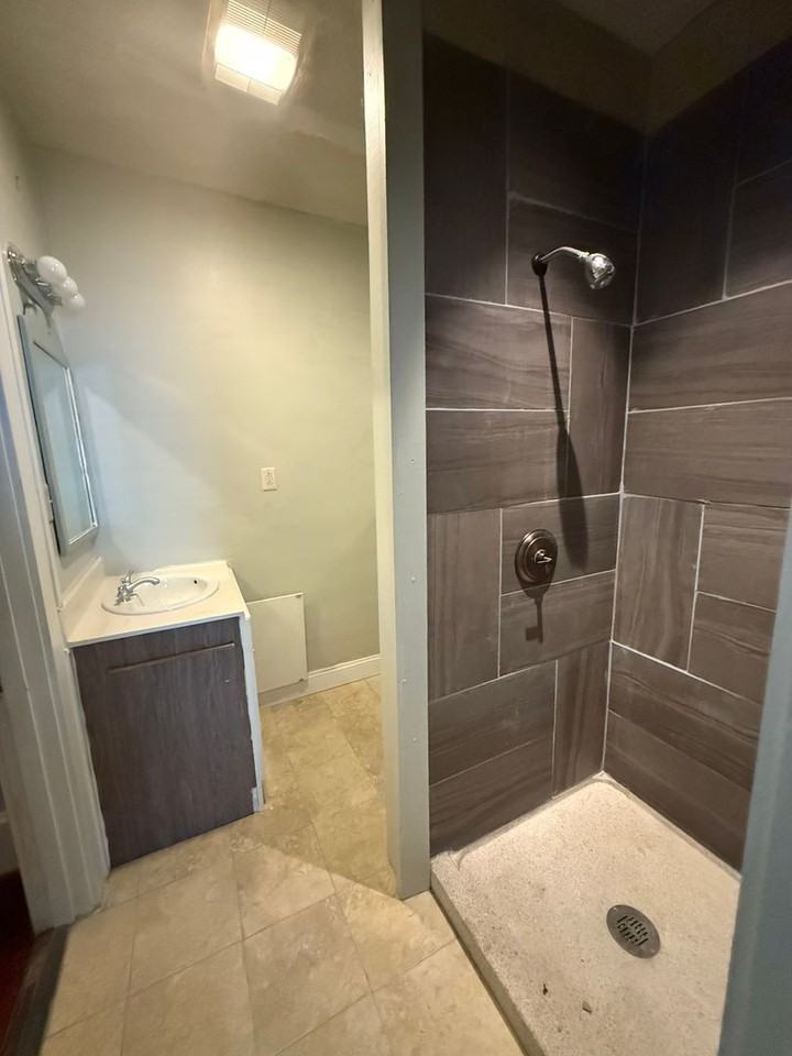 1213 Washington St E - Photo 2 of 5