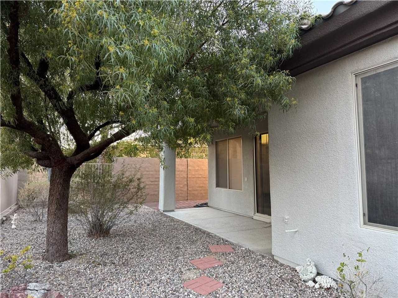 101 Emerald Dunes Circle - Photo 4 of 17