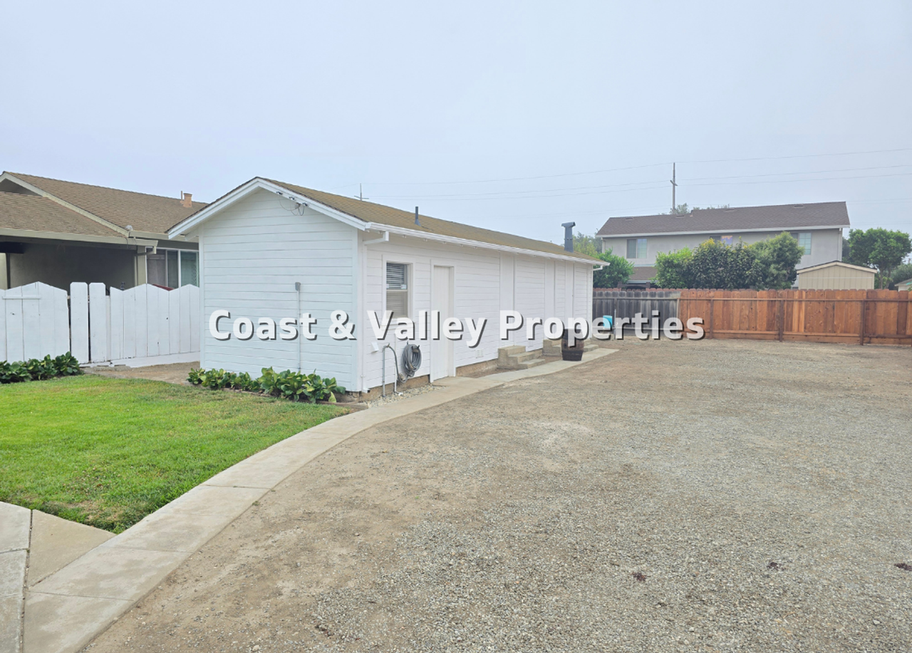 227 8th St - Photo 4 of 12