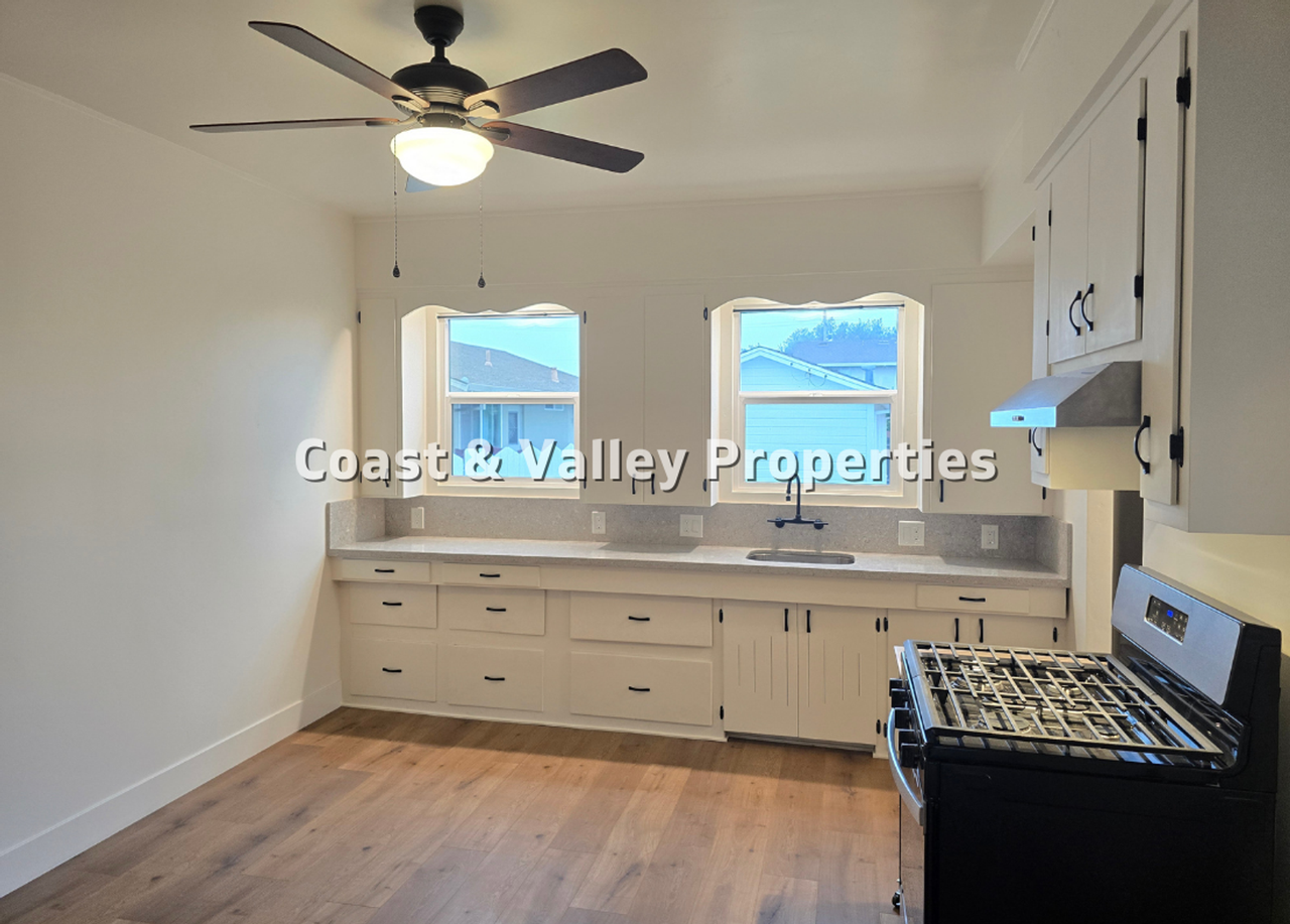 227 8th St - Photo 5 of 12